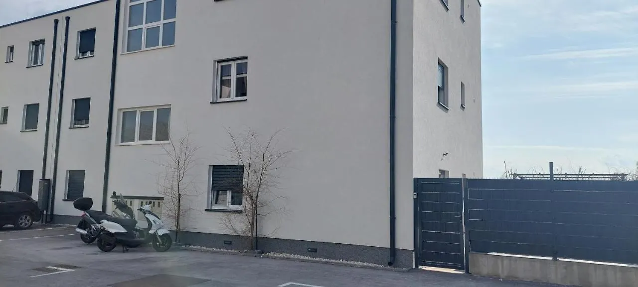 Apartment Ma Mi Τρογκίρ