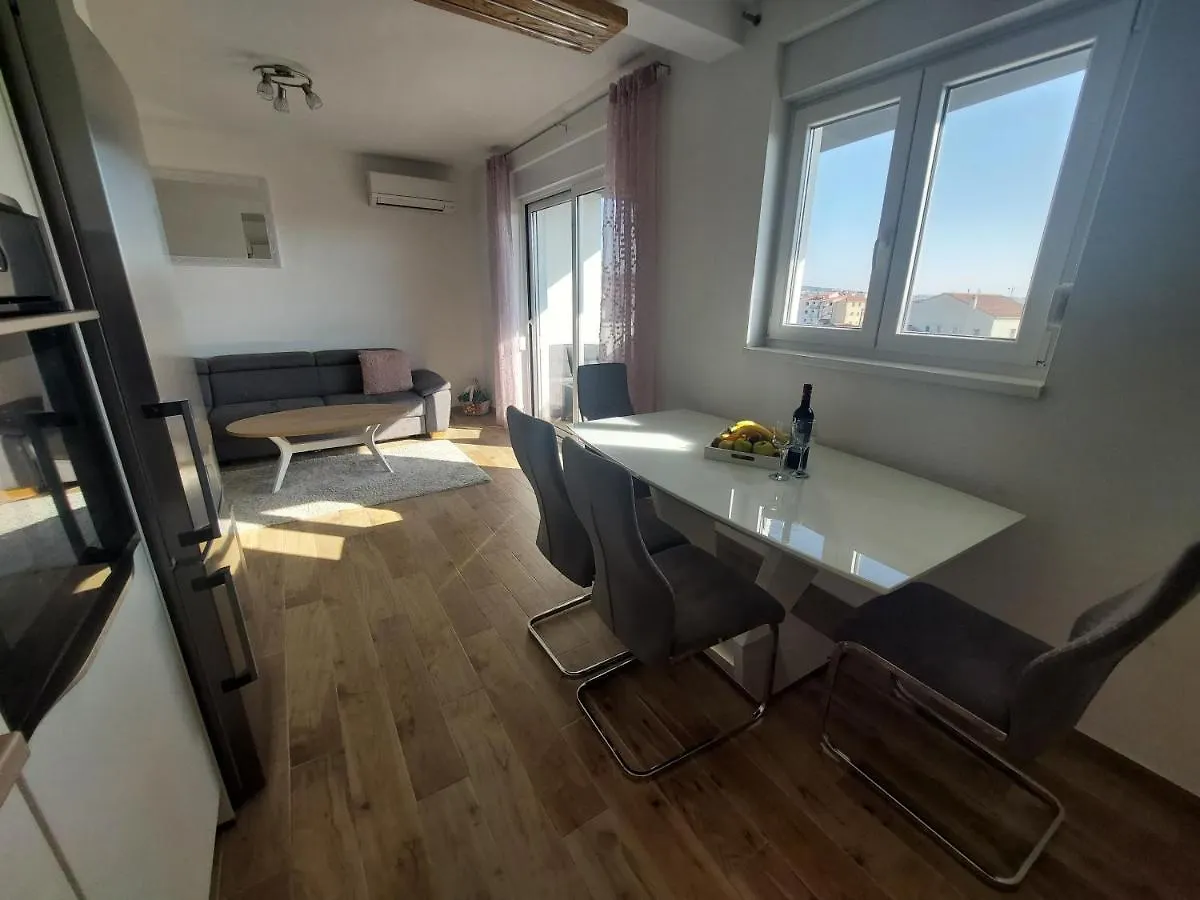 Apartment Ma Mi Τρογκίρ 0*,
