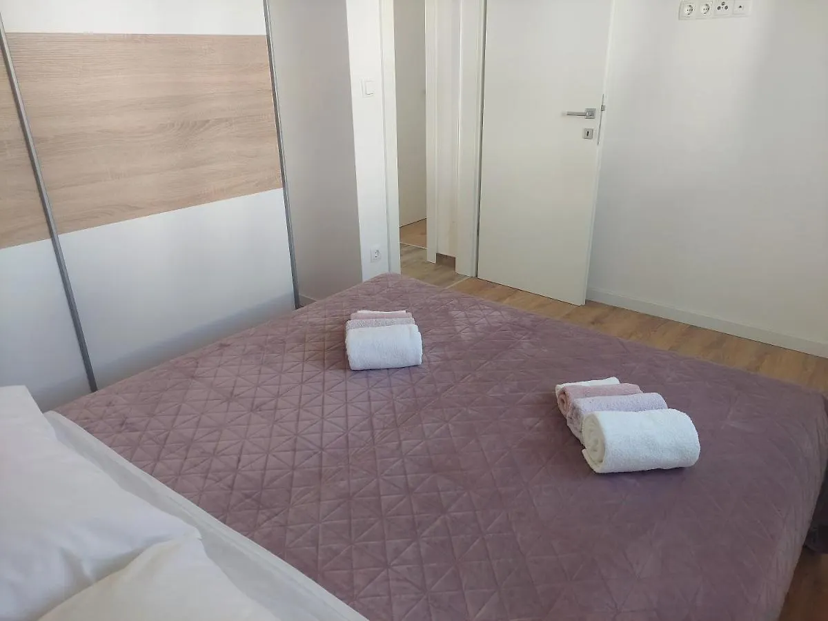 Apartment Ma Mi Τρογκίρ