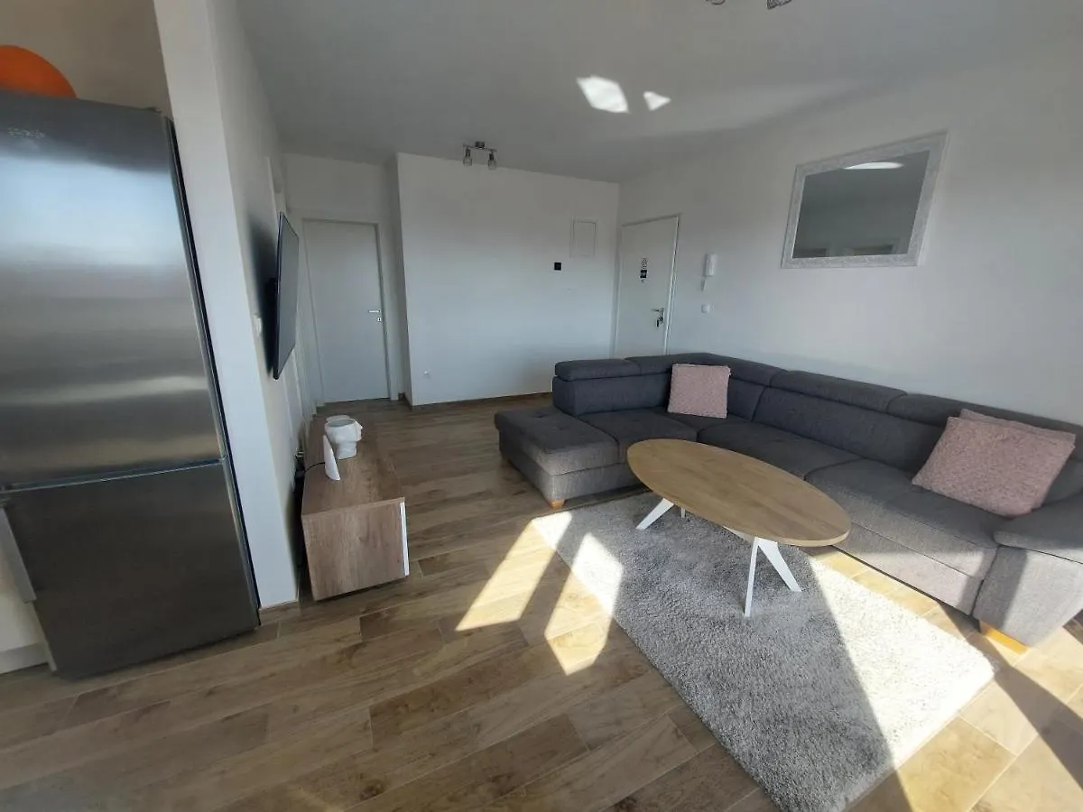 Apartment Ma Mi Τρογκίρ