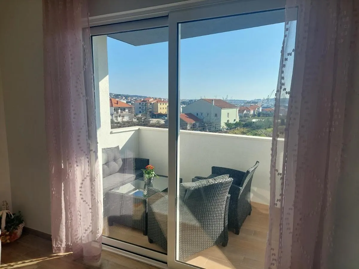 Apartment Ma Mi Τρογκίρ